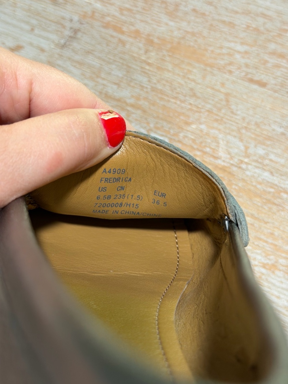 Sz 6.5 Coach Metallic Pewter “Fredrica” Leather Loafers Slip-On Flats $150 MSRP - Picture 10 of 10